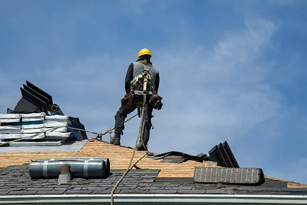 Professional Roofing technician working in Long Beach, WA